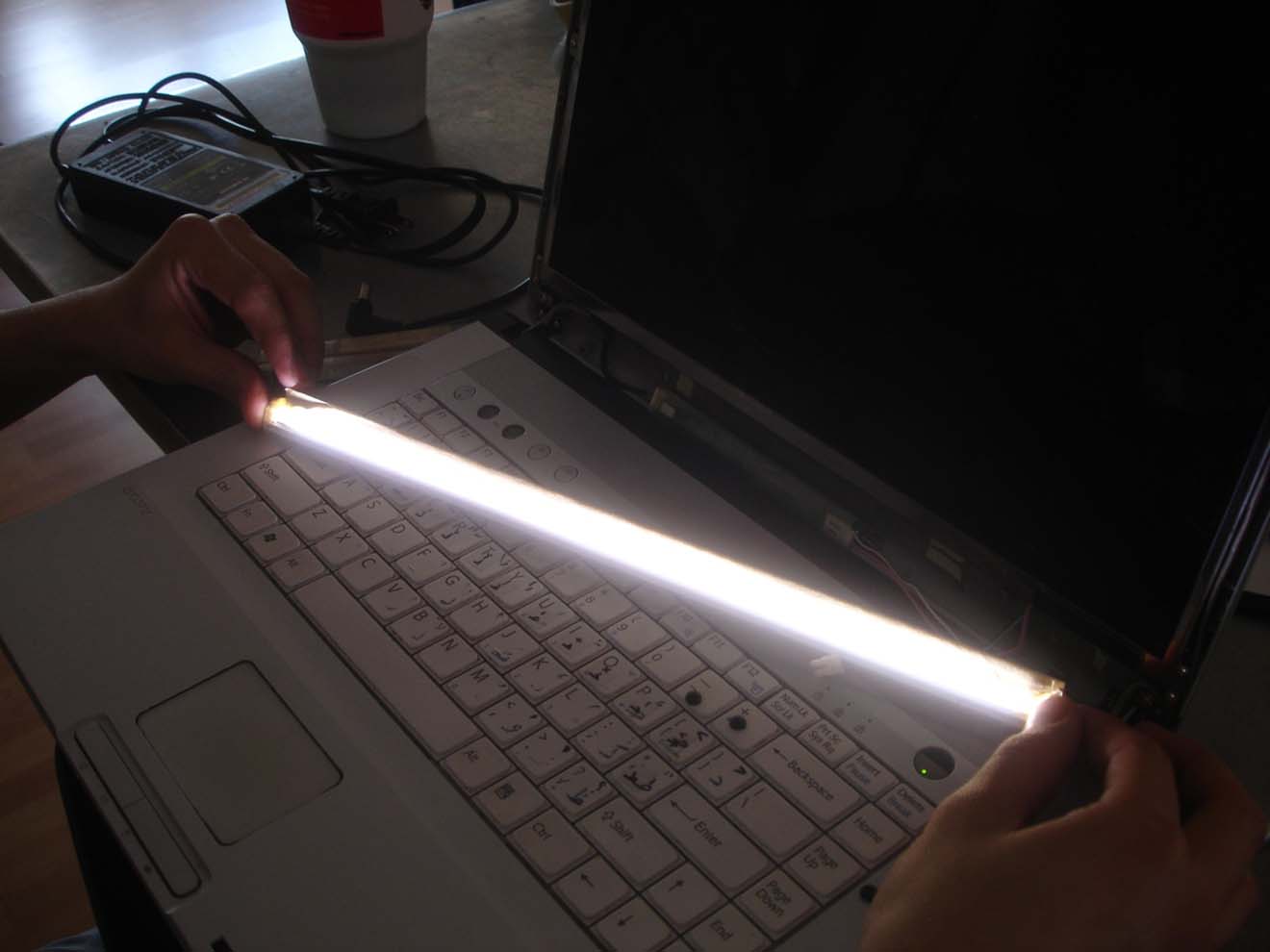 Замена и ремонт подсветки экрана ноутбука в Гомеле